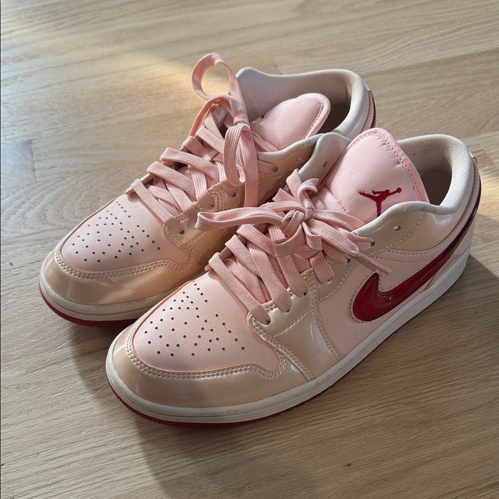 Nike Women's Pink and Red Sneakers